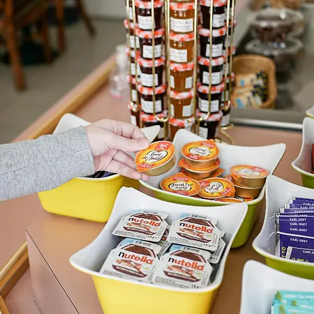 Egg - Les Gens De Ξενοδοχείο 2*