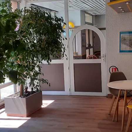 Hotel Egg - Les Gens De Dieppe