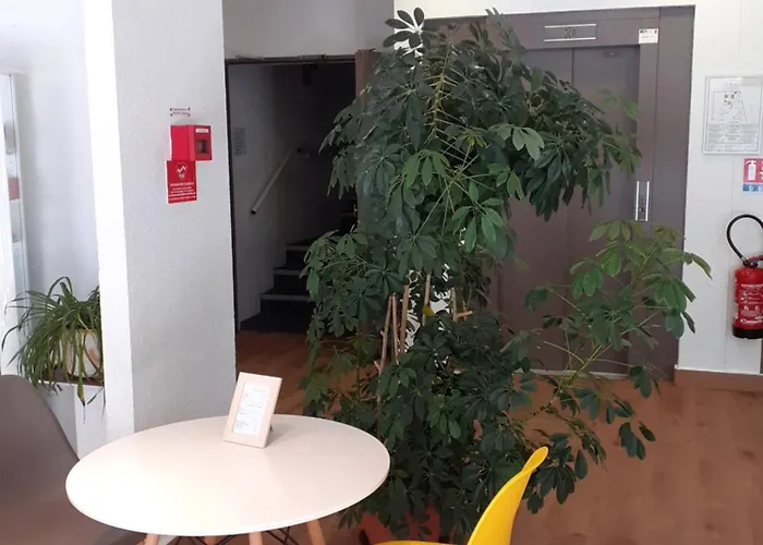 Egg - Les Gens De Hotel 2*