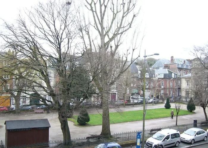 Egg - Les Gens De Hotel 2*