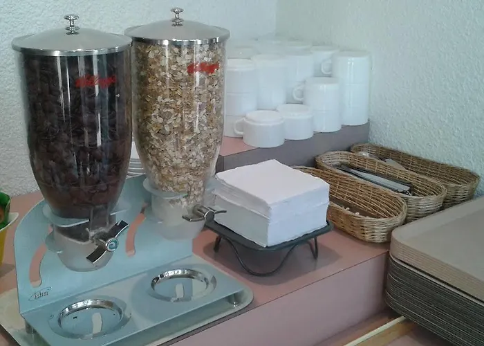 Egg - Les Gens De Hotel 2*