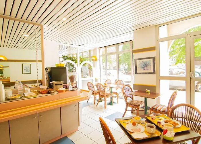 Egg - Les Gens De Hotel